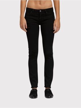 NWT Low Rise Women's Skinny Jeans - Classic Slim Fit